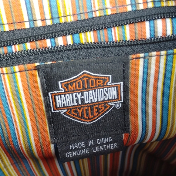 Harley-Davidson Leather Bag with Multicolor Stripe Lining - Picture 15 of 16